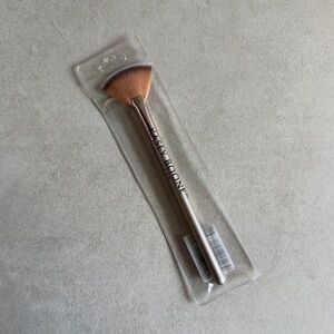 Kasey Boone Fan Highlighter Brush - Rose Gold Handle